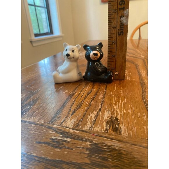 Vintage Bear Salt and Pepper Shakers Alaska White and Black Bears Ceramic - Picture 7 of 8